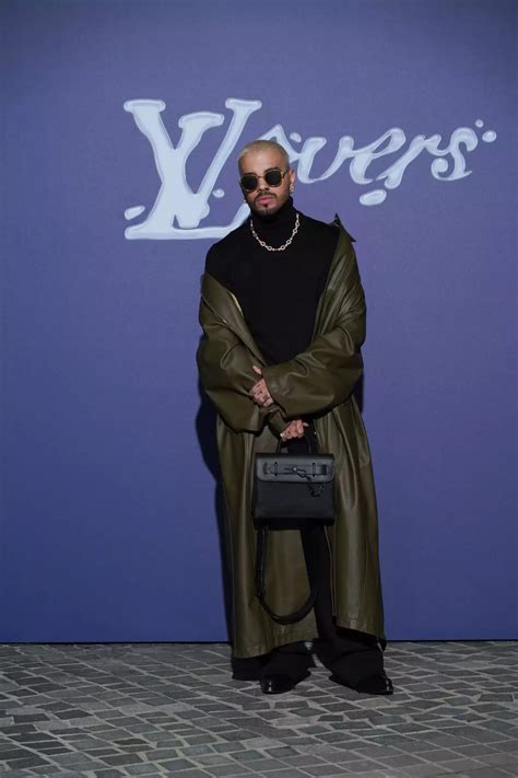 cancion louis vuitton